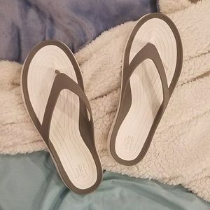 CROCS - White Iconic Comfort Flip Flops